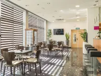 Hotel Mondo Hotels near Lora