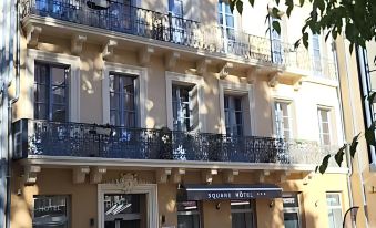 Square Hotel