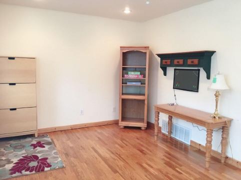 Heart of SLC, less than half mile to all freeway entrance, center of everything