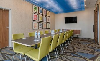 Holiday Inn Express & Suites Lancaster - Mount Joy