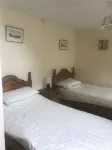 Cottage sleeping up to 6 in 3 bedrooms, peaceful. 1 mile to Newport Town Centre