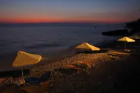 Seaside Family Haven - Avia's Spacious Getaway