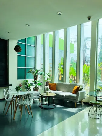 Tropical Point Hotel Syariah Отели в г. Mandonga