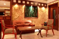 Le Marly Hotel - Airport Shuttle