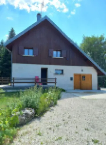Individual chalet close to the Haute Joux Nordic area