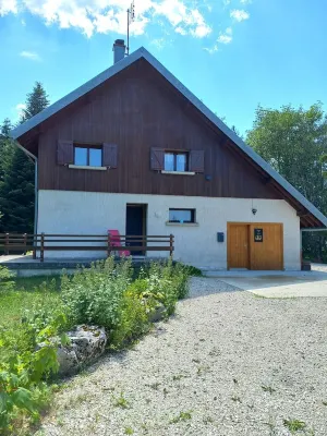 Individual chalet close to the Haute Joux Nordic area