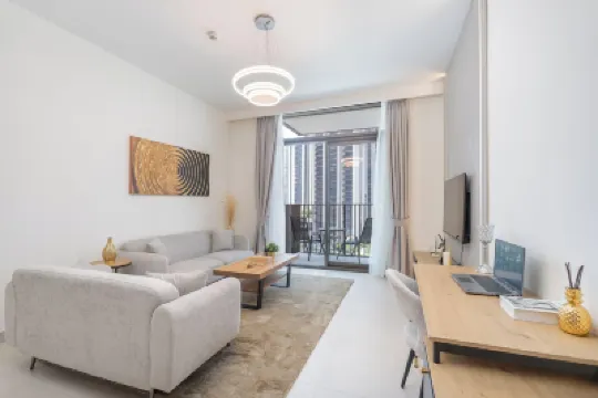 Vogue Creek Crescent Balcony Pool View Hotels in Dubai Festival City