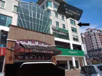 Homy Seafront Hostel