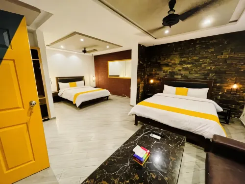 12th Avenue Hotels in Lahore