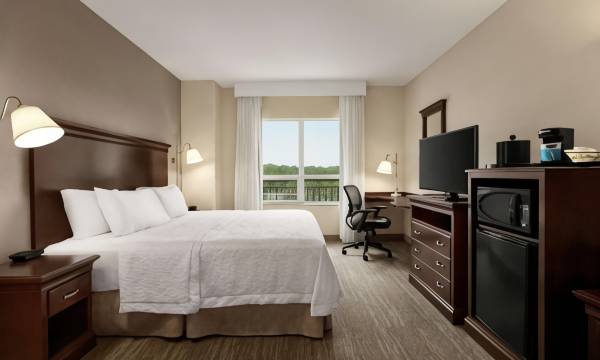 Hampton Inn & Suites Washington-Dulles International Airport