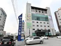 Cosmos Hotel - parking