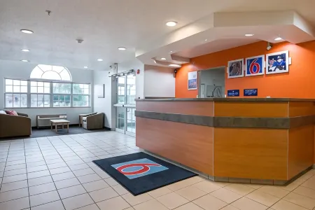 Motel 6 Sycamore, IL Отели в г. Де-Калб