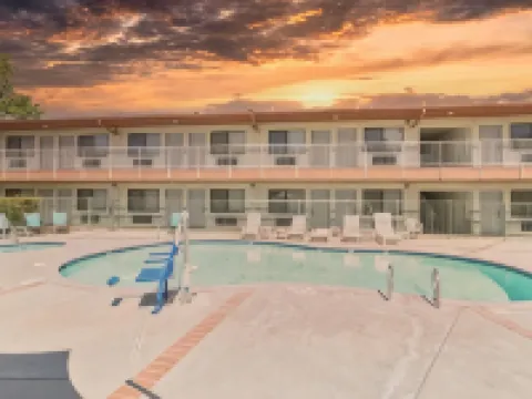 The Oakhurst Inn at Yosemite Hotels in Oakhurst