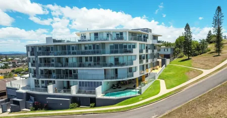 Oshen Holiday Apartments Yeppoon Отели в г. Ейппун
