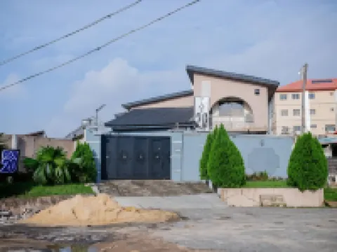 สกายร็อค โฮเทลส์ อ็อกบา โรงแรมในOjodu