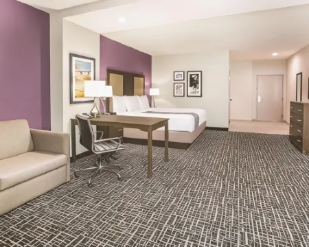 La Quinta Inn & Suites by Wyndham Dallas Plano - the Colony Hotels in The Colony