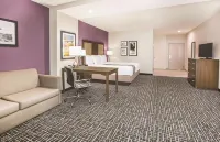 La Quinta Inn & Suites by Wyndham Dallas Plano - the Colony Hotels in The Colony