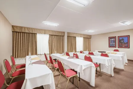 Ramada by Wyndham Watertown/Thousand Islands NY Отели в г. Сакетс Харбор