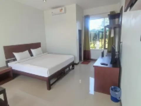 ซินเดียรีสอร์ท โรงแรมในอำเภอ พุนพิน