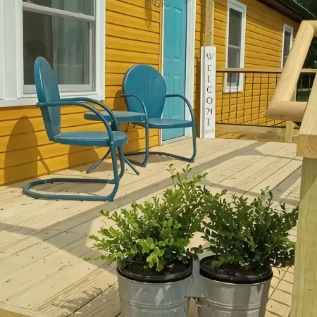 Family friendly bungalow with big yard and deck, close to town