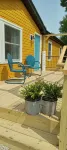 Family friendly bungalow with big yard and deck, close to town