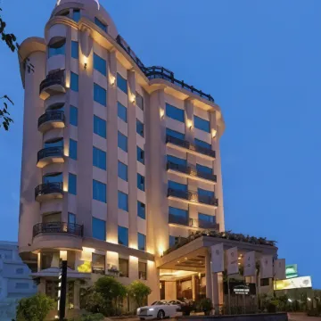 Goldfinch Hotel Bangalore Отели рядом с достопримечательностью «Торговый квартал Ганди-Базар»