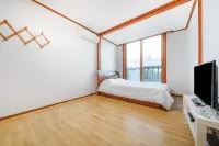 Samcheok Seaside Bed and Breakfast (Yonghwa Beach, Marine Cable Car, Marine Rail Bike) Hotels near Jangho Port