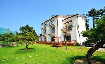 Chunjangdae Haemil Pension
