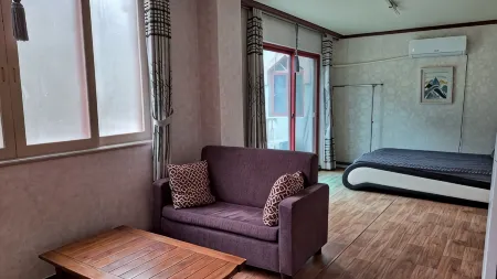 Seongju Muheul Nine Pension Отели в г. Сонджу