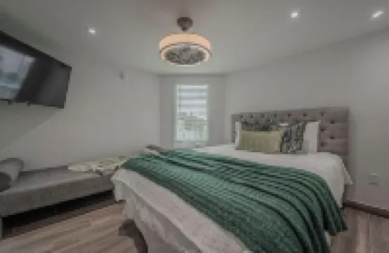 Beach Block Freshly renovated 2-bedroom condo in lovely Dewey Beach on Rodney st