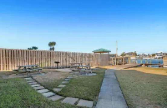 一卧室海灘泳池濱水划船帕爾馬威