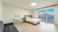 Yeosu Napoliy Pension - مبيت وإفطار