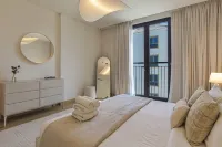 Coastal Luxury 2BR in La Mer | Beachside Bliss - Ocean View