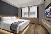 Me Young Me House Hotel (Xiangyin Changling Store) - parking