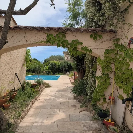 Provencal villa for 10 people with swimming pool and garden in Grasse