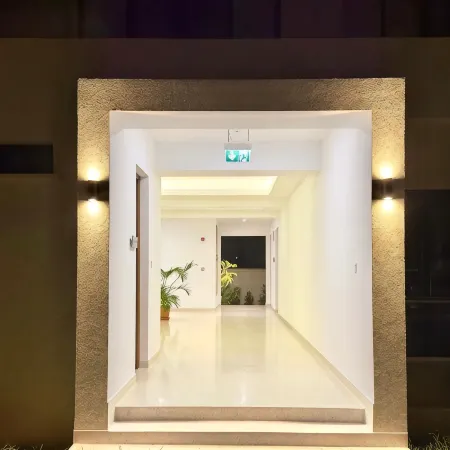 Luxurious 1bedhideaway with pool, AC &beach access