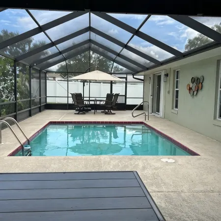 Spacious Family friendly home across from Lake Jackson, near downtown Sebring.