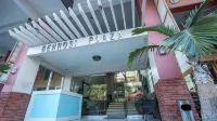 Ekonumi Rooms at Moonwalk Paranaque