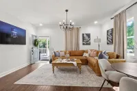 UA & River Run Park - Walk to Dining - 2 King Suites - Fire Pit - Wifi