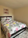 Private beachfront cottage,  WiFi and AC on Lake Paradise, minutes from Mackinaw - 鄉村度假屋