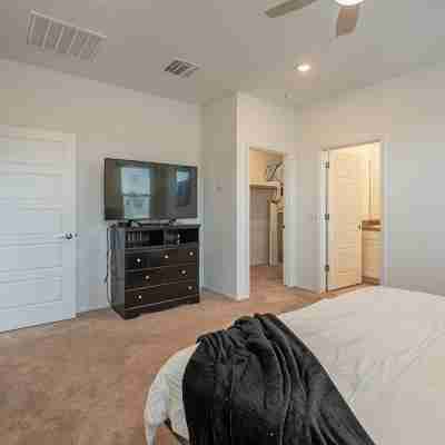 Valencia Crossings Rooms
