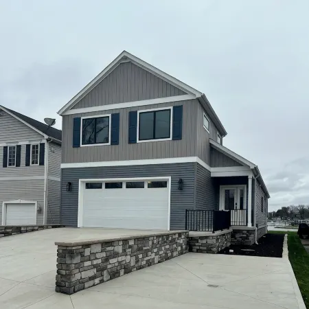 4-Bedroom House on Lake Wawasee with a Stunning, Screened in Porch!