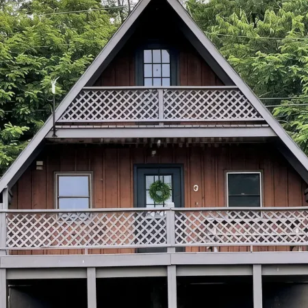 2 Bed, 1 Bath A-Frame Cabin by Cave Run Lake
