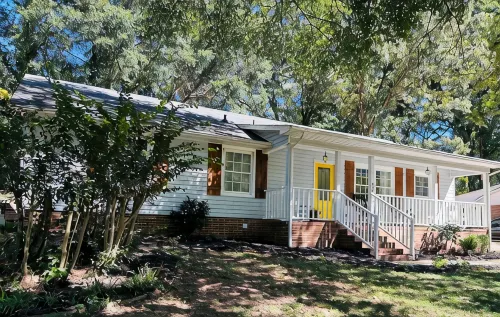 The Cozy Gray House - 3-Star