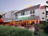 Hôtel Ikar Blois Sud - พร้อมWifi