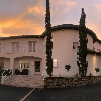 Les Criquets Hôtel & Spa Hotels near Bordeaux-Lac