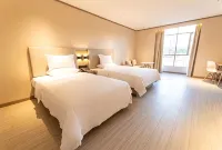 HanTing Hotel (Zhaoqing Qixingyan Scenic Area East Gate)