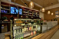 Young Hotel (Yiwu Fotang Ancient Town Old Street) - bar