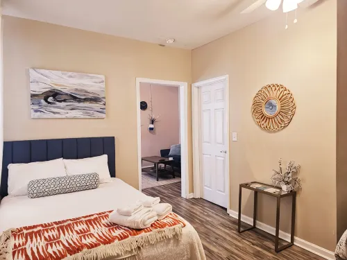 Cozy NoDa Stay Near Uptown - Homestays