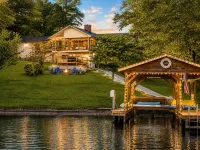 Lakefront Home w/Private Dock, Hot Tub, Firepit, Kayaks, Pet Friendly, Sleeps 8 - Homestays